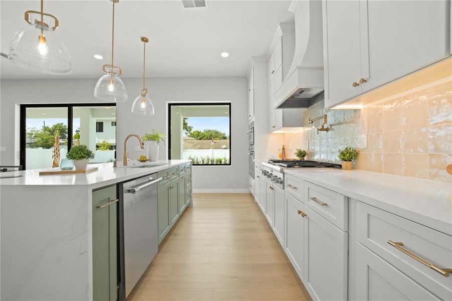Furnished interior view inside a new home in , Orlando (Image 10).