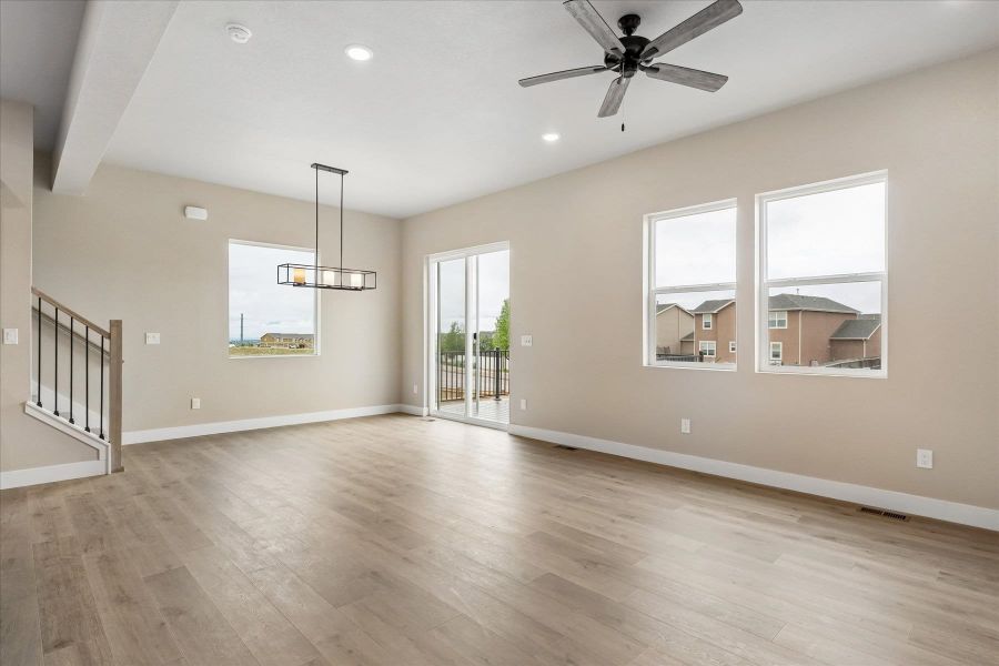 Spacious, unfurnished interior of a new home in Aspen Meadows-4, Colorado Springs (Image 16).