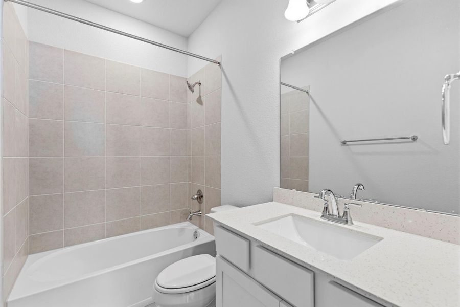 Furnished interior view inside a new home in Meridiana 40', 65', Iowa Colony (Image 8).