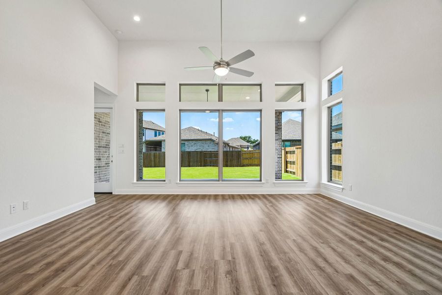 Spacious, unfurnished interior of a new home in 6 Creeks, Kyle (Image 14).