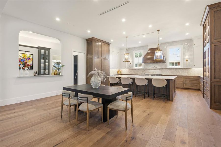 Furnished interior view inside a new home in , Dallas (Image 24).