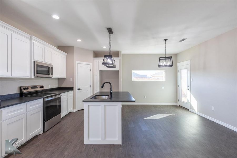 Furnished interior view inside a new home in , Abilene (Image 13).