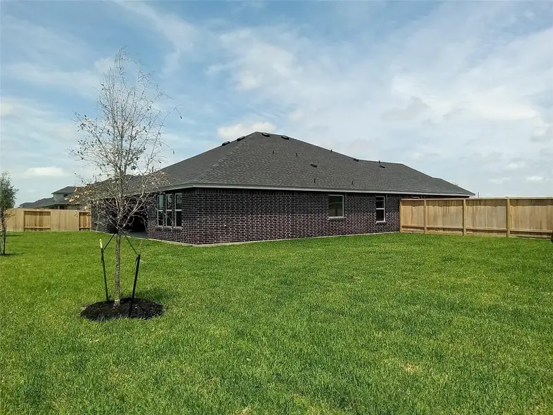 Exterior details and patio area of a home in Riverside Estates, Baytown (Image 3).