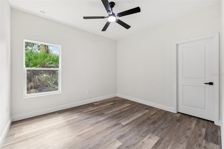 Spacious, unfurnished interior of a new home in , Deland (Image 6).