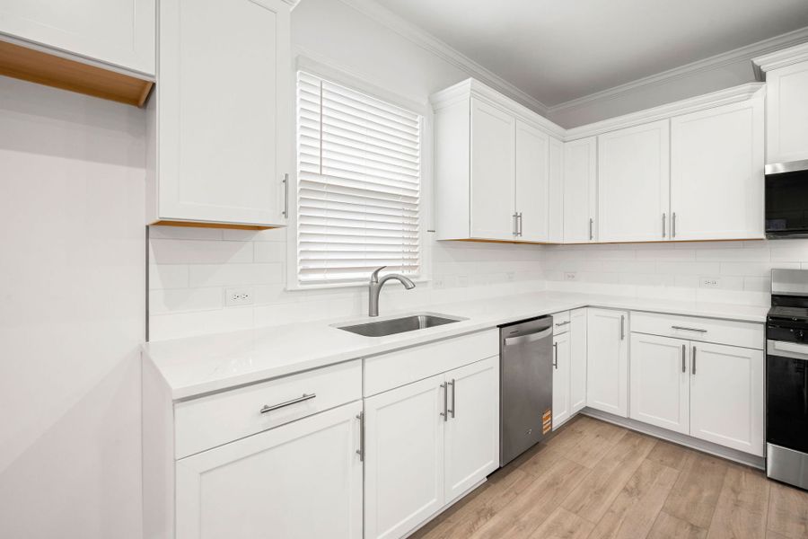 Furnished interior view inside a new home in Salem Bay, Beaufort (Image 7).