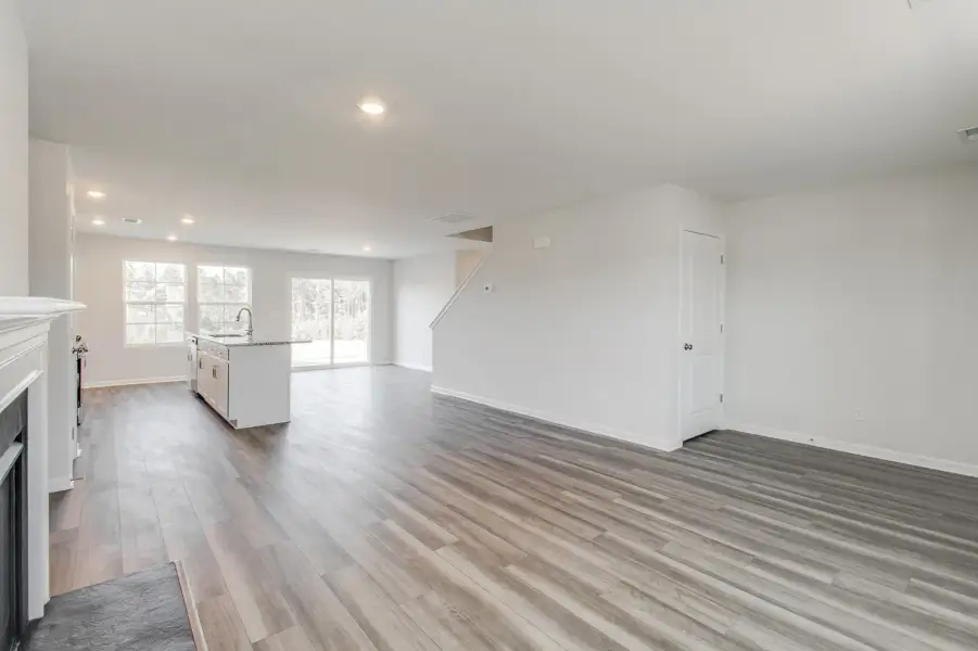 Spacious, unfurnished interior of a new home in Ellington, Elgin (Image 17).