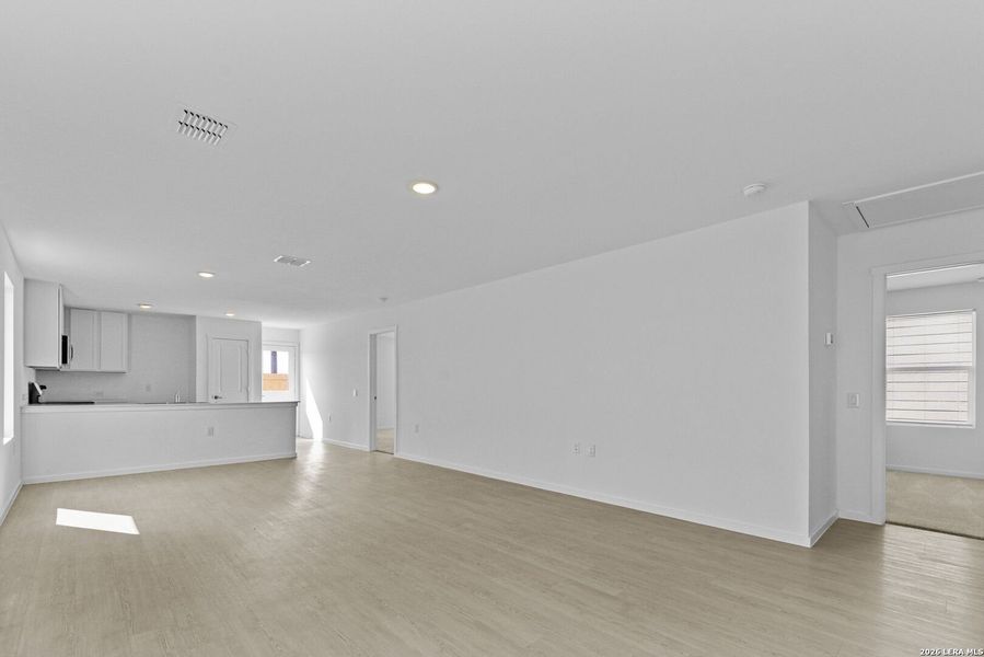 Spacious, unfurnished interior of a new home in Somerset Meadows, San Antonio (Image 16). Spacious, unfurnished interior of a new home in Somerset Meadows, San Antonio (Image 16).