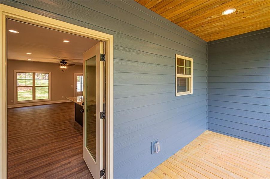 Exterior details and patio area of a home in , Murrayville (Image 38).