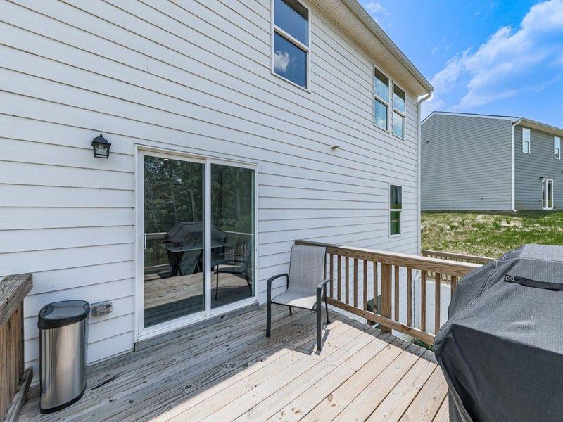 Exterior details and patio area of a home in Kingston Park, Euharlee (Image 4).