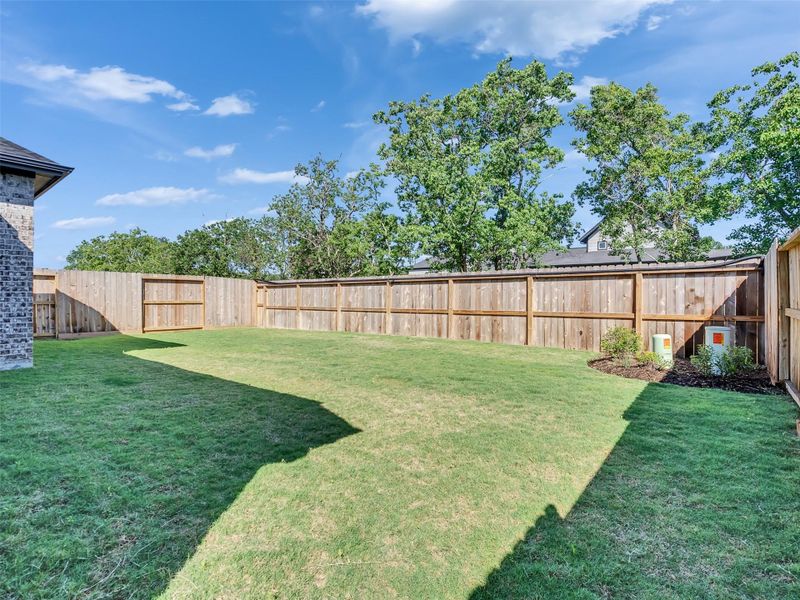 Exterior details and patio area of a home in Tompkins Reserve, Katy (Image 3).