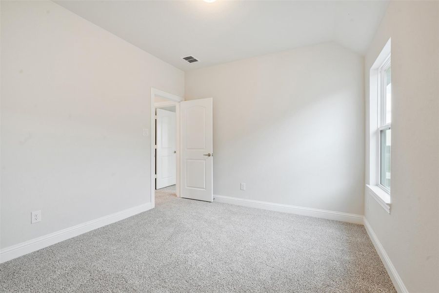 Spacious, unfurnished interior of a new home in Brookewater, Rosenberg (Image 35).