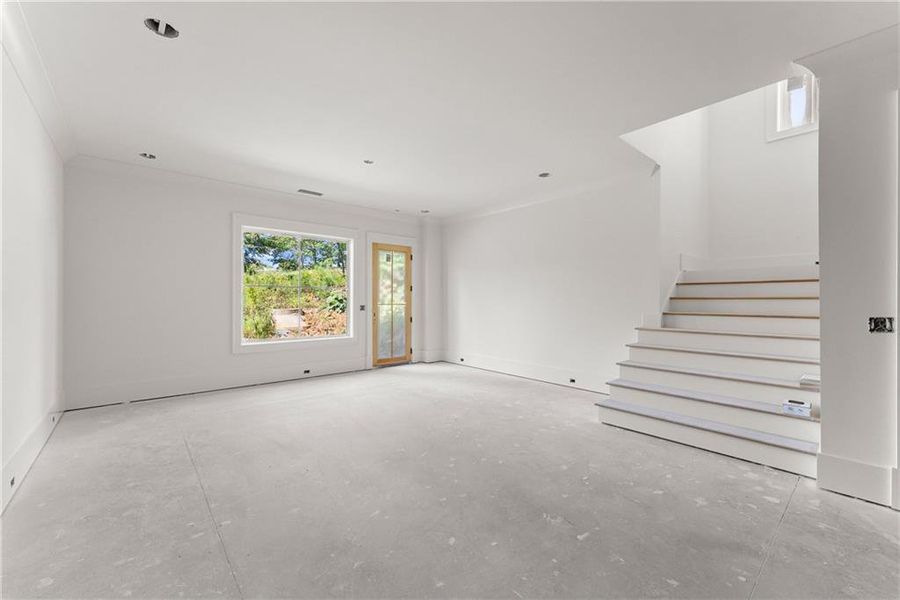 Spacious, unfurnished interior of a new home in , Alpharetta (Image 21).