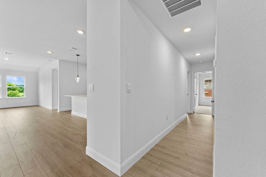 Spacious, unfurnished interior of a new home in Riverview, Georgetown (Image 13).