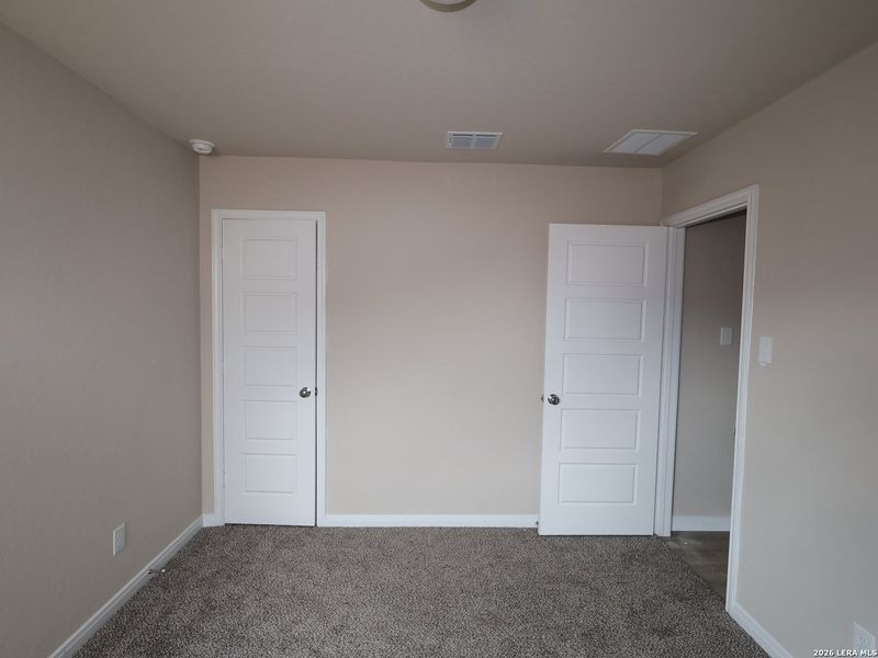 Spacious, unfurnished interior of a new home in Meadows at Clear Springs, New Braunfels (Image 15).
