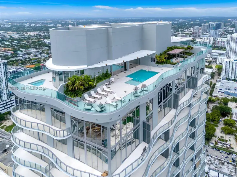 Condo located in Miami, FL showcasing its design and architecture (Image 27).