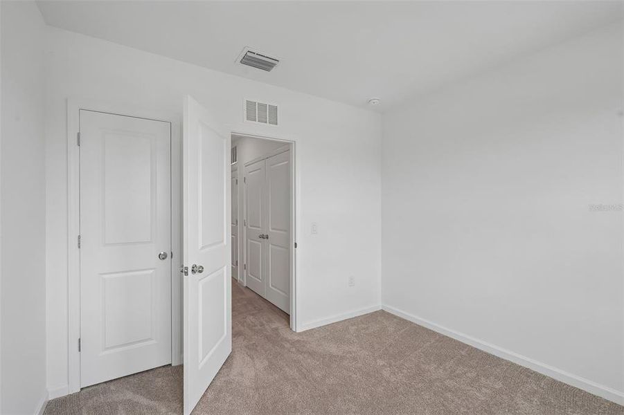 Spacious, unfurnished interior of a new home in , Sarasota (Image 29).