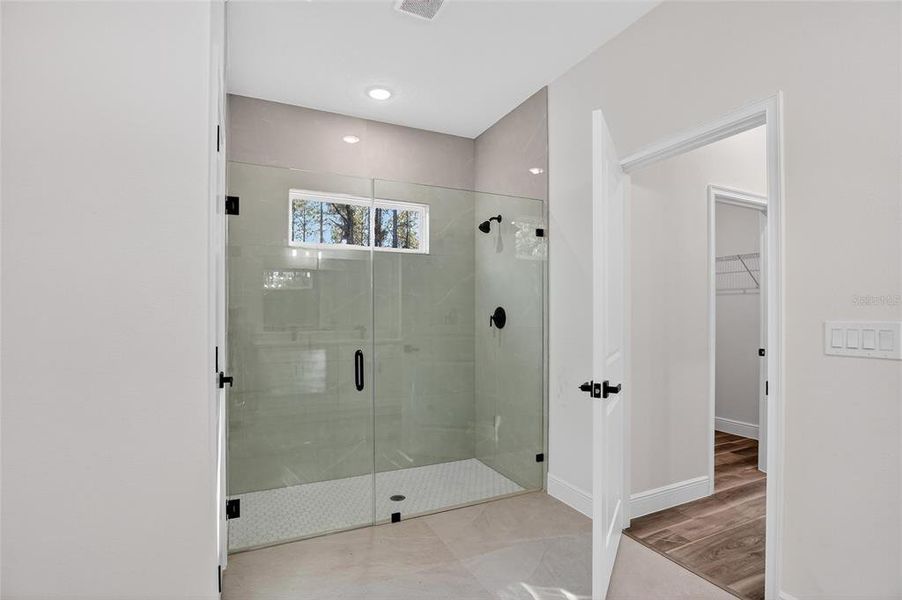 Spacious, unfurnished interior of a new home in , Citrus Springs (Image 17).