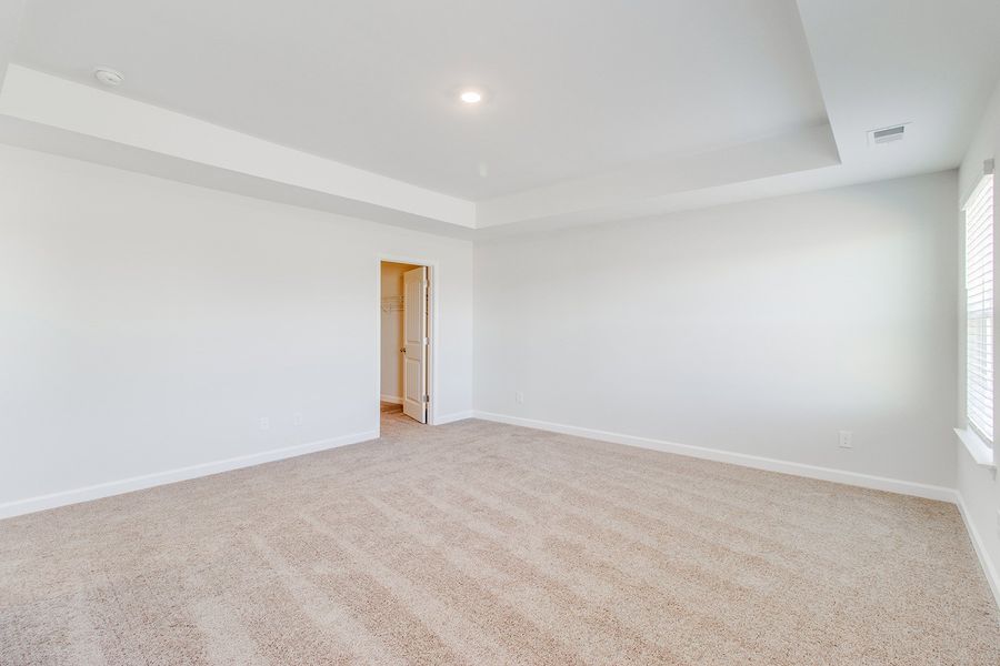 Spacious, unfurnished interior of a new home in Hendrix Farms, Lexington (Image 28).