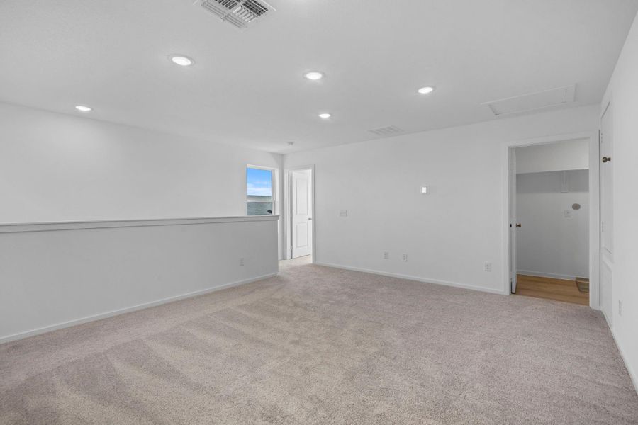 Spacious, unfurnished interior of a new home in Stokesbury, Waller (Image 11).