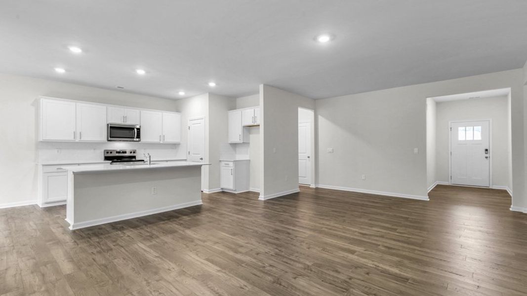Spacious, unfurnished interior of a new home in Cross Creek, Spring Lake (Image 13).