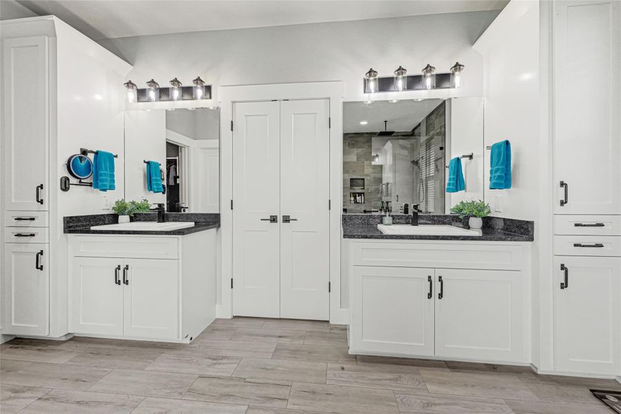 Primary en-suite bath