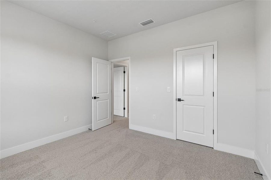 Spacious, unfurnished interior of a new home in , Sarasota (Image 27).
