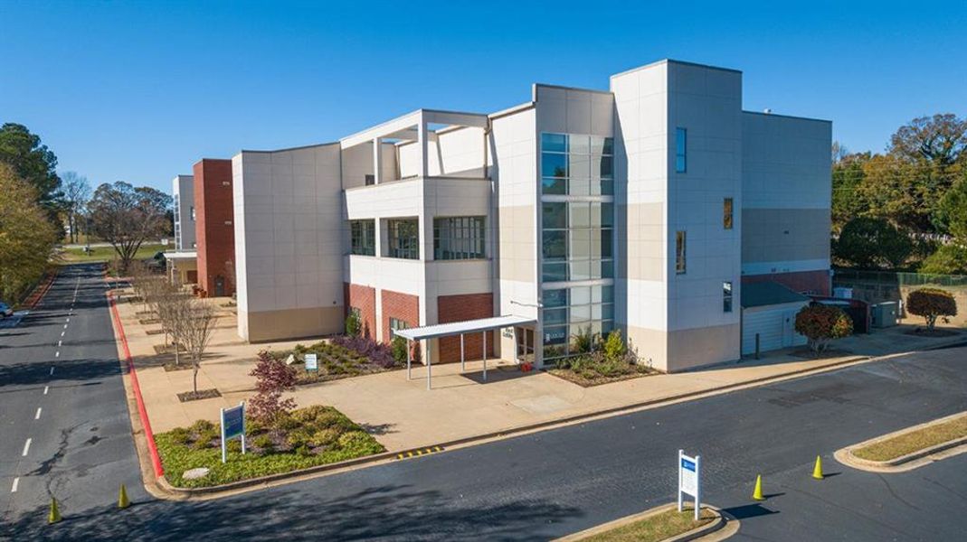 Condo located in Flowery Branch, GA showcasing its design and architecture (Image 3).