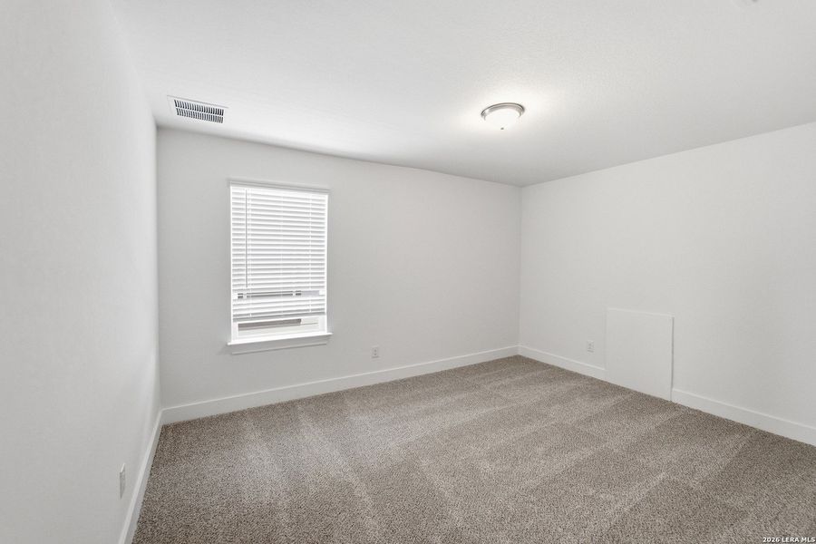 Spacious, unfurnished interior of a new home in Laurel Vistas, San Antonio (Image 16).