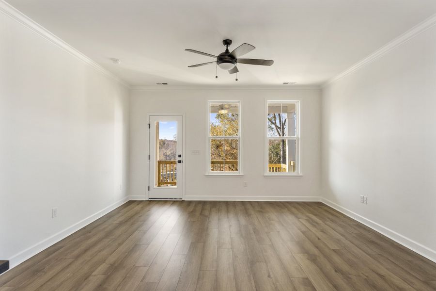 Spacious, unfurnished interior of a new home in Lakeside Saluda, Greenville (Image 20).