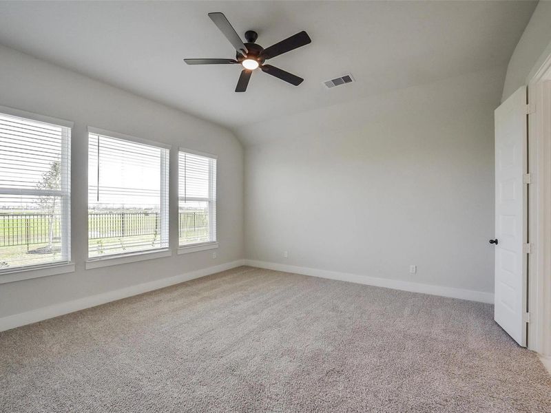 Spacious, unfurnished interior of a new home in Sierra Vista, Rosharon (Image 39).