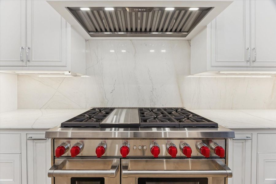Wolf gas stove with 6 burners and built in grill