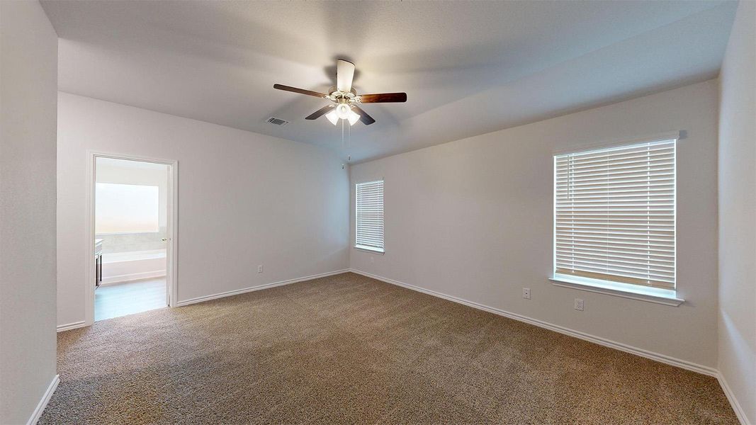 Spacious, unfurnished interior of a new home in Village at Nolan Heights, Harker Heights (Image 20).
