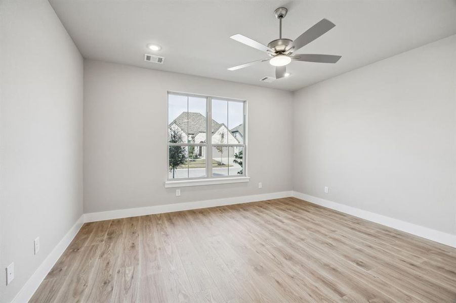 Spacious, unfurnished interior of a new home in Dove Hollow, Waxahachie (Image 26). Spacious, unfurnished interior of a new home in Dove Hollow, Waxahachie (Image 26).