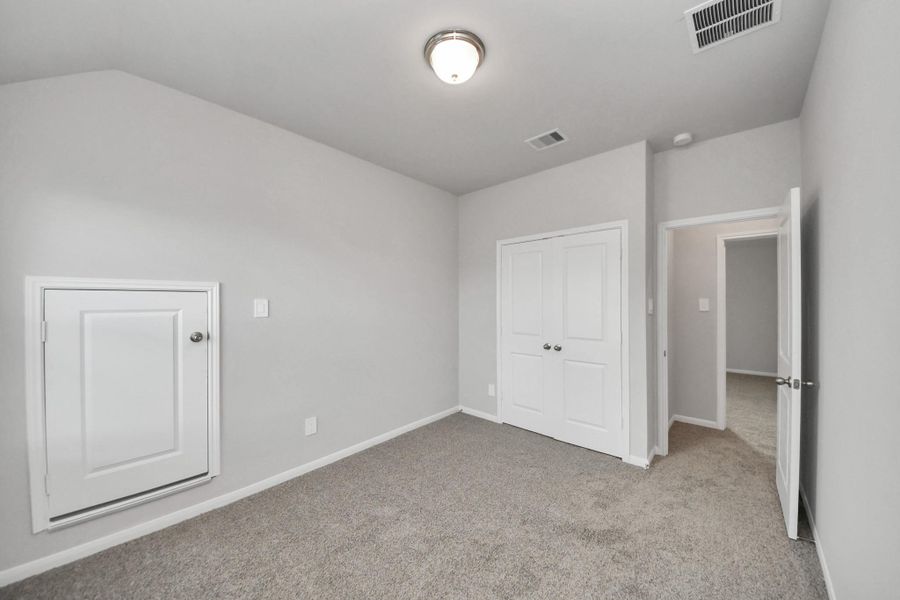 Spacious, unfurnished interior of a new home in Montgomery Ridge: Landmark Collection, Montgomery (Image 25).