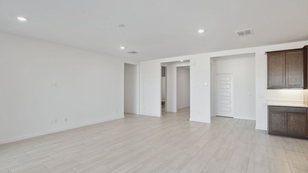 Representative unfurnished interior of a home built from the Cobalt by D.R. Horton in Zanjero Pass, Glendale (Image 26).