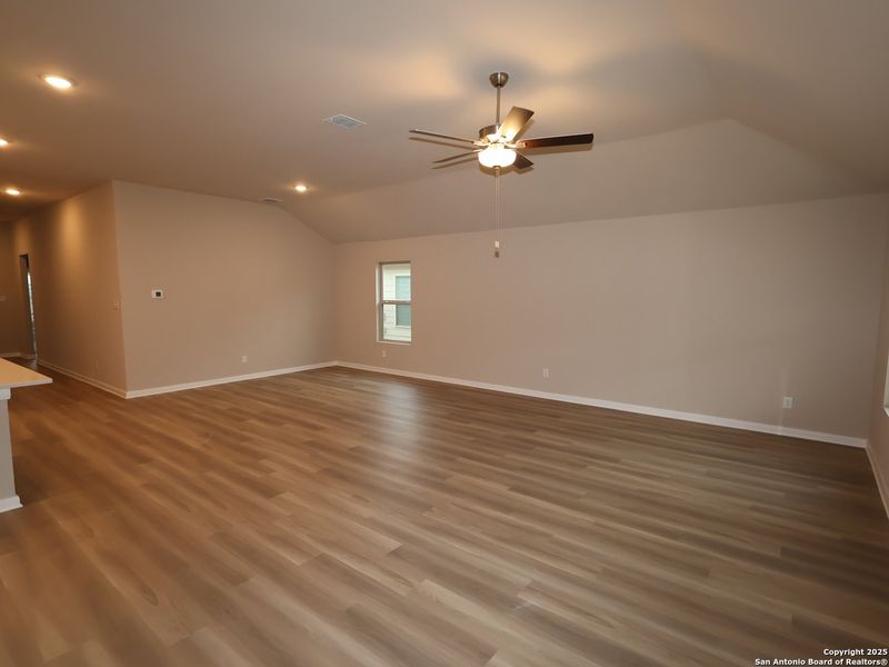 Spacious, unfurnished interior of a new home in Greenspoint Heights, Seguin (Image 17).