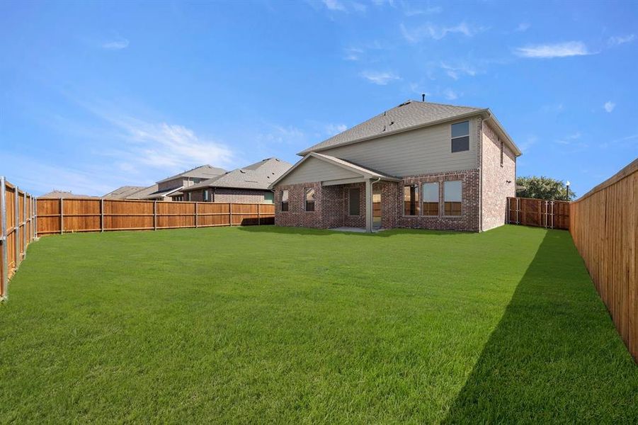 Exterior details and patio area of a home in Gateway Parks, Forney (Image 16).