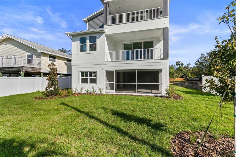 Exterior details and patio area of a home in , St. Petersburg (Image 24).