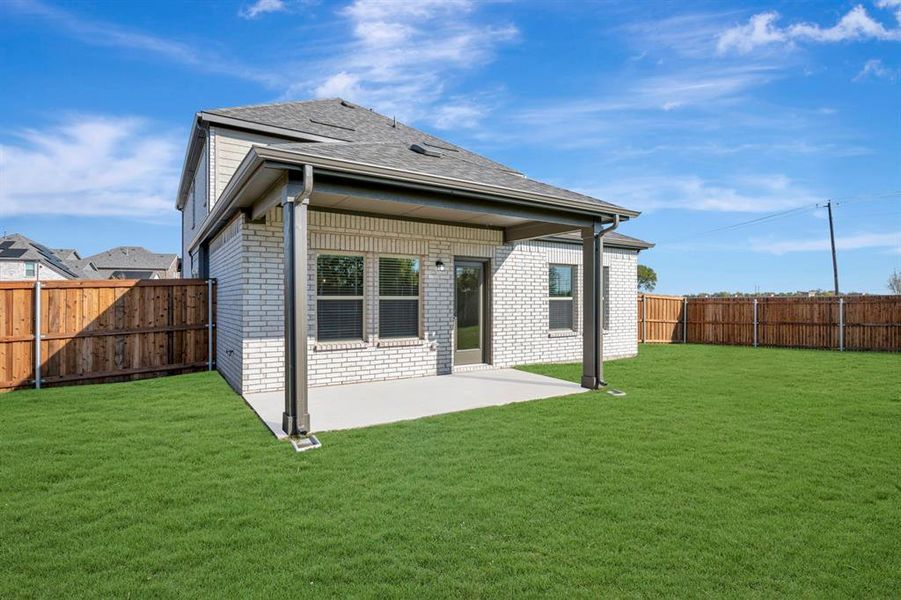 Exterior details and patio area of a home in Elevon, Lavon (Image 3).