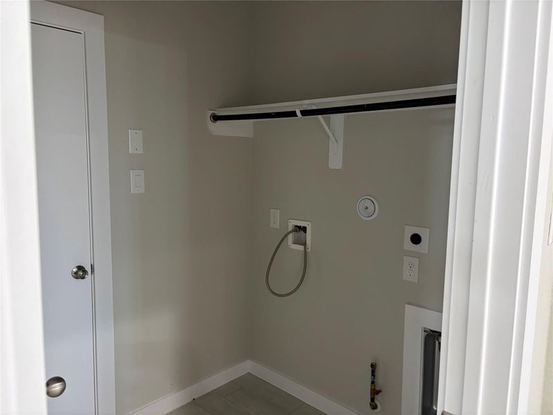 Spacious, unfurnished interior of a new home in Morton Creek Ranch, Katy (Image 18).