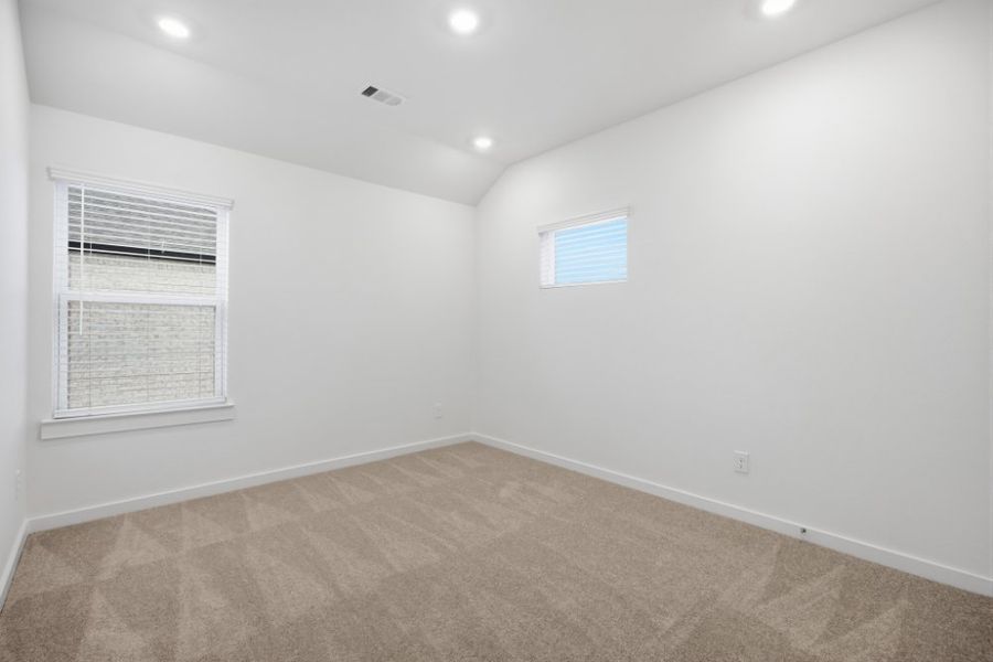 Spacious, unfurnished interior of a new home in Creekhaven, Iowa Colony (Image 31). Spacious, unfurnished interior of a new home in Creekhaven, Iowa Colony (Image 31).
