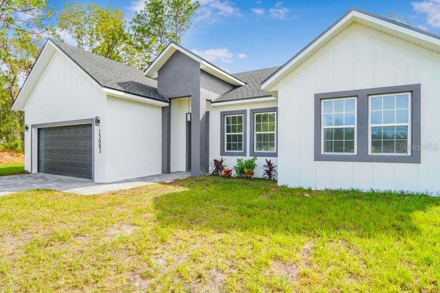 Exterior details and patio area of a home in , Ocala (Image 21).