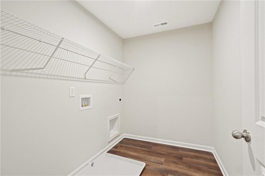 Spacious, unfurnished interior of a new home in The Village at Shallowford, Kennesaw (Image 26).