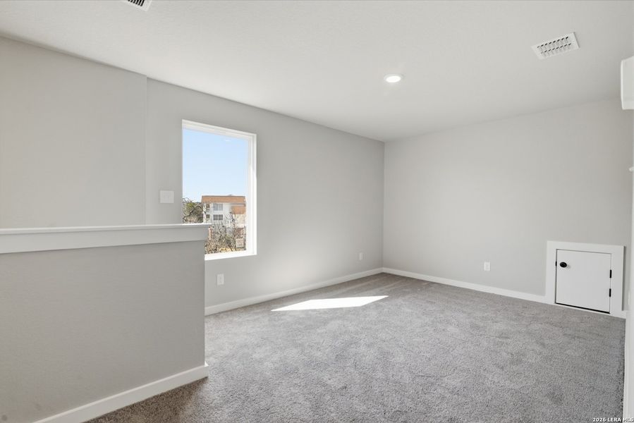 Spacious, unfurnished interior of a new home in Fairway Crossing, Converse (Image 12).