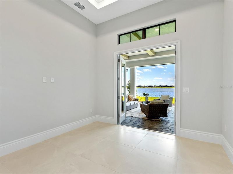 Spacious, unfurnished interior of a new home in , Sarasota (Image 24).