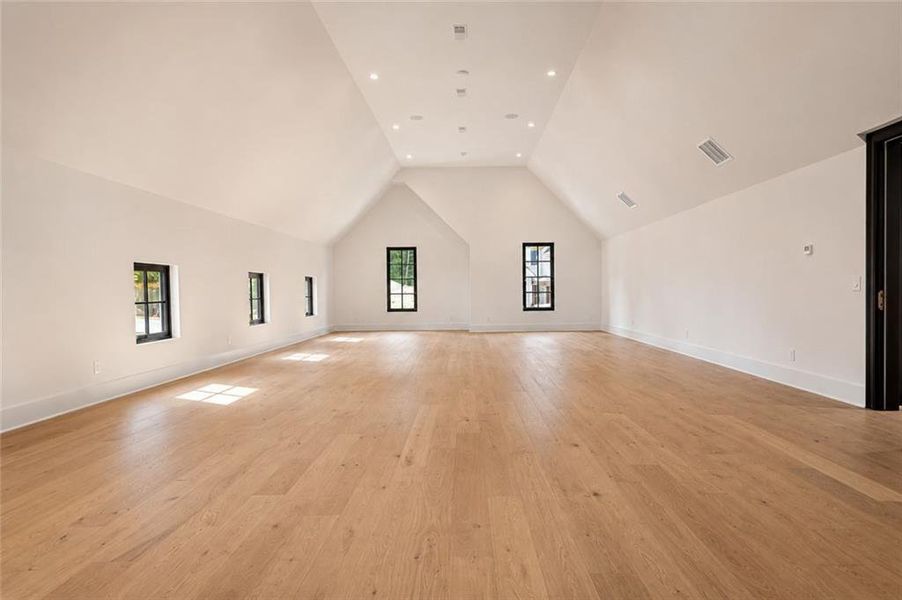 Spacious, unfurnished interior of a new home in , Alpharetta (Image 58).
