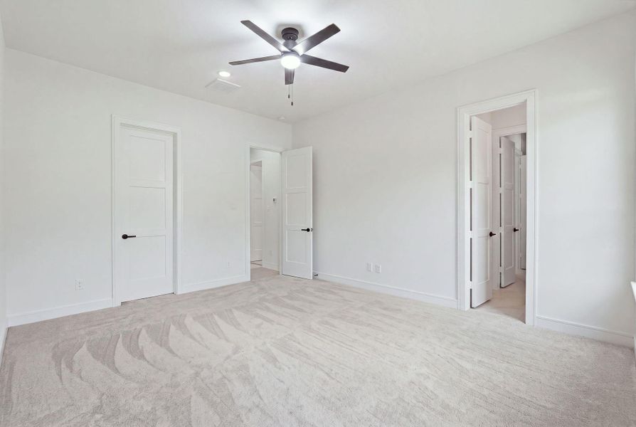 Spacious, unfurnished interior of a new home in , Willis (Image 39).