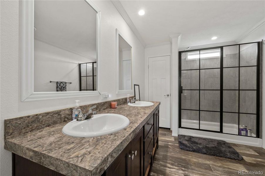 Furnished interior view inside a new home in , Cotopaxi (Image 10).