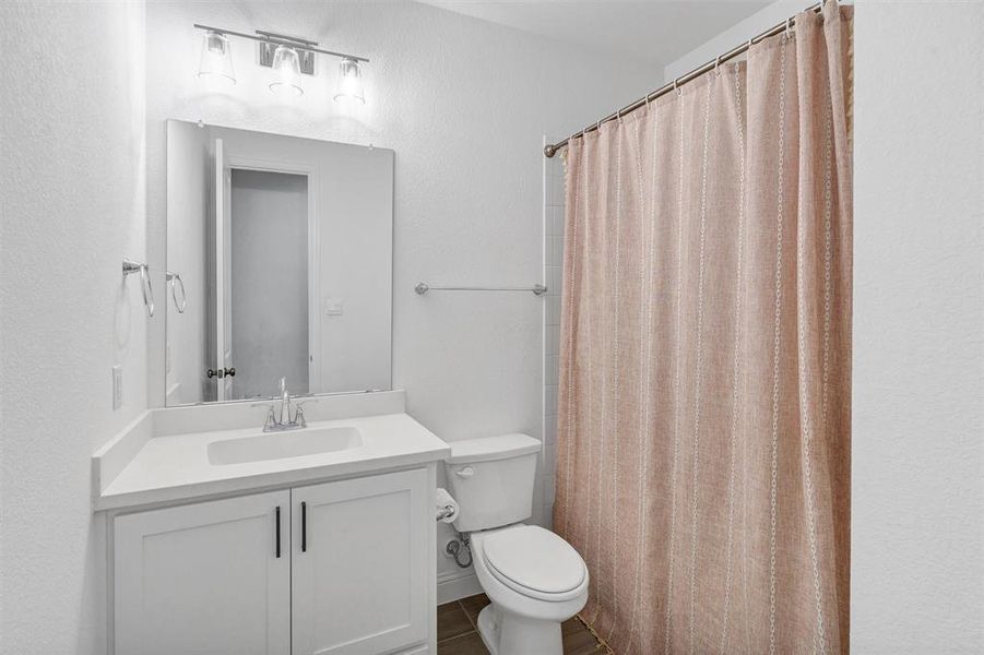 Furnished interior view inside a new home in , Newark (Image 14).