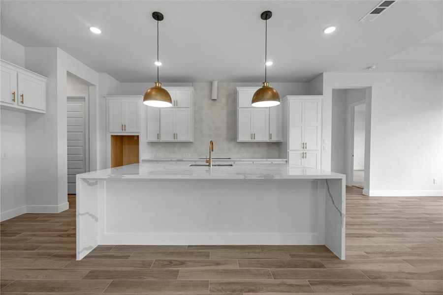 Furnished interior view inside a new home in Sienna, Missouri City (Image 9).